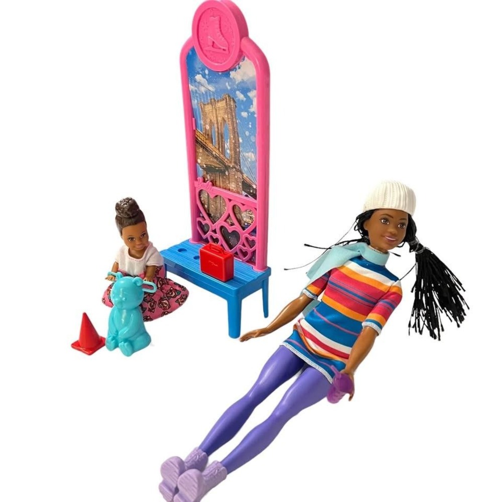 Barbie Brooklyn Roberts Ice Skating Playset 1 Girl Doll 1 Mom Doll COMPLETE‎ Set